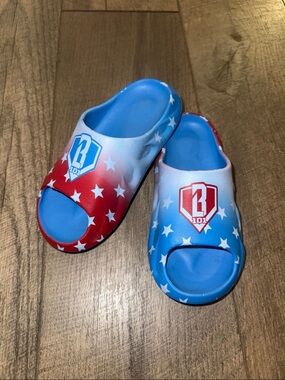 Baseball Lifestyle Freeze Pop Slides *NWOT*